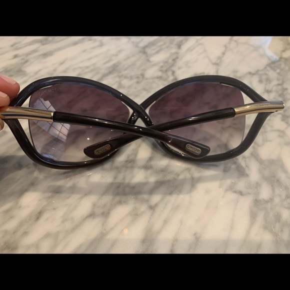 WHITNEY OVERSIZED SOFT ROUND SUNGLASSES - Picture 3 of 3